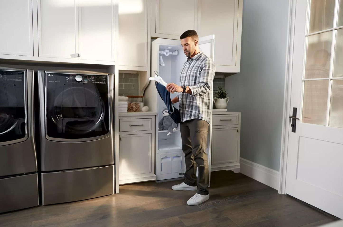 LG S3WFBN Styler - Refresh Any Garments In Minutes With Smart Wi-fi Enabled S...